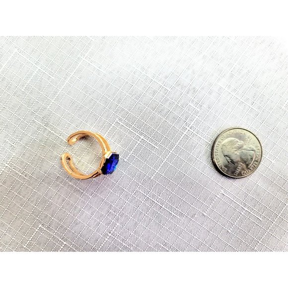 Vintage Gold Blue Jewel Emerald Cut Ring Size 8 Two Rows of Beaten Gold - Picture 2 of 2